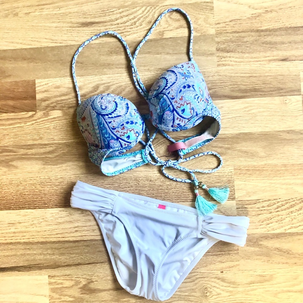 Victoria’s Secret Bikini 👙